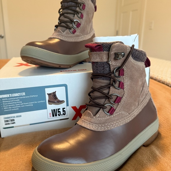 NEW with Box Xtratuf Women's Legacy LTE Boots Size 5.5 - Picture 1 of 4